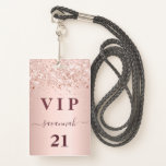 Badge Anniversaire rose or blush rose nom vip<br><div class="desc">Un badge moderne, élégant et glamour pour une fête d'anniversaire de 21e (ou tout âge). Un badge moderne, élégant et glamour pour une fête d'anniversaire de 21e (ou tout âge). Un arrière - plan d'or rose avec des confettis d'or rose. Avec le texte : VIP. Personnalisez et ajoutez le nom,...</div>