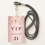 Badge Anniversaire rose or rose étoiles vip luxe<br><div class="desc">Un badge moderne, élégant et glamour pour une fête d'anniversaire de 21e (ou tout âge). Un arrière - plan métallique à l'apparence rose à l'or faux avec des étoiles roses à gouttes d'or. Le nom est écrit avec un rose moderne couleur or foncé écriture de style manuscrit avec des swashes....</div>