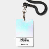 Badge Aquarelle moderne Abstraite Pastel bleu & violet (Avant avec lanière)