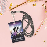 Badge Bat mitzvah d'accès VIP tout<br><div class="desc">Créez une atmosphère de glamour hollywoodien à votre fête bat mitzvah avec ces laissez-passer VIP personnalisés. Le badge personnalisable est composé d'un arrière - plan de concertgoers et de lumières en noir et violet avec des doublures de texte blanc. Personnalisez avec le nom de l'invité d'honneur et la date de...</div>