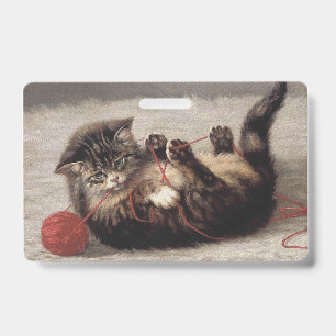 Badge Berceau de chat, un chat jouant avec une pelote de