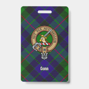 Badge Blason du Clan Gunn sur tartan