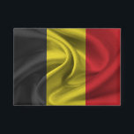 Badge Bouton Drapeau Belgique<br><div class="desc">Bouton avec le drapeau de la Belgique dans un style de tissu ondulé. Ce design présente les couleurs du drapeau belge et un design avec un bel effet texturé de matériau de tissage. Ce design de drapeau est une excellente façon de vous montrer fier d'être de Belgique.</div>
