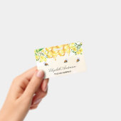 Badge Bumble abeilles miel jaune nom floral script (Handheld)
