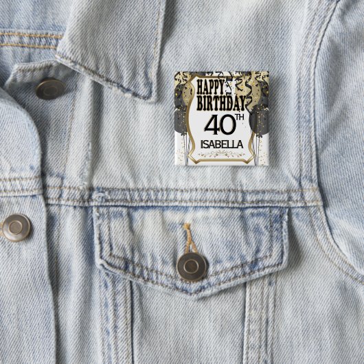 Badge Carré 5 Cm 00e anniversaire Nom et âge - Noir et Or (En situation)