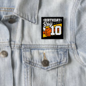 Badge Carré 5 Cm 10 ans Basketball Party 10e anniversaire garçon (En situation)