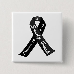 BADGE CARRÉ 5 CM 26 ÂMES TOUJOURS DANS NOS COEURS