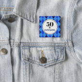 Badge Carré 5 Cm 50e anniversaire Cool bleu fantastique (En situation)