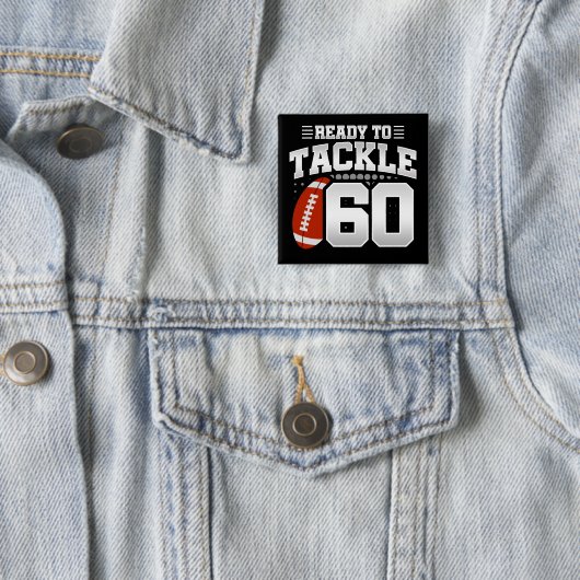 Badge Carré 5 Cm 60 ans Tackle Football Party 60e anniversaire (En situation)