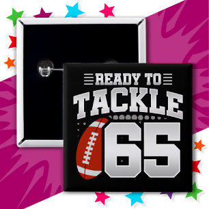 Badge Carré 5 Cm 65 ans Tackle Football Party 65e anniversaire