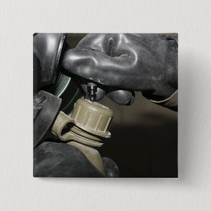 Badge Carré 5 Cm A Marine insère un tube à boire dans sa cante