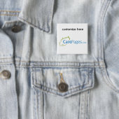 Badge Carré 5 Cm aimant fait sur commande de logo de CarePages.com (En situation)
