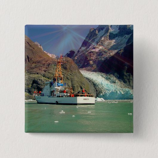 Badge Carré 5 Cm Alaskan Mountain View avec bateau (Devant)