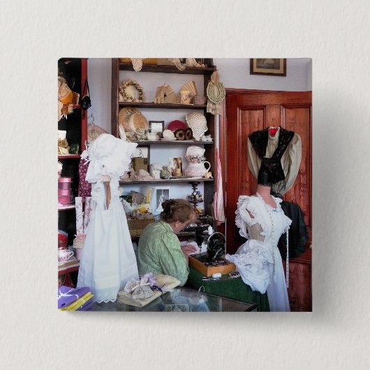 BADGE CARRÉ 5 CM ANGLETERRE VICTORIENNE (Devant)