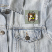 Badge Carré 5 Cm Anubis dans une boîte (yeux fermés) (En situation)