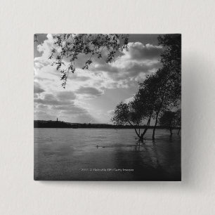 Badge Carré 5 Cm Arbres par le lac B&W
