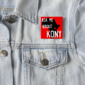 Badge Carré 5 Cm Arrêtez Kony 2012 (En situation)