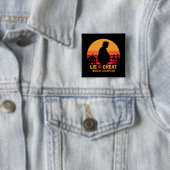 Badge Carré 5 Cm Atout drôle de Bigfoot de cache-cache (En situation)