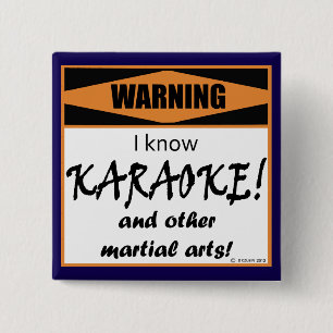 Badge Carré 5 Cm Attention! Je Connais KARAOKE !