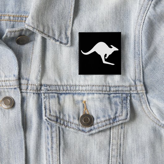 Badge Carré 5 Cm Attention Kangaroo (En situation)