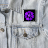 Badge Carré 5 Cm B&W Purple Hearts Beating (En situation)