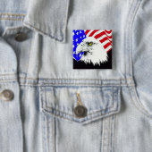 Badge Carré 5 Cm Bald Eagle and American Flag (En situation)