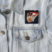 Badge Carré 5 Cm Basket en panier. (En situation)