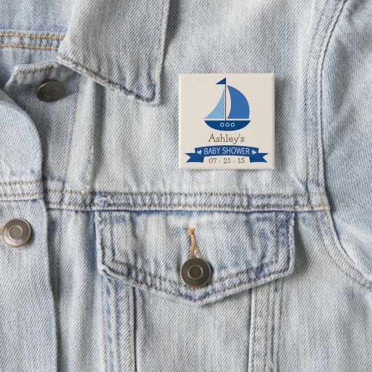 Badge Carré 5 Cm Bateau à voile bleu, Baby shower nautique (En situation)