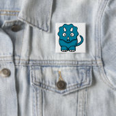 Badge Carré 5 Cm Bébé Triceratops (En situation)