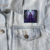 Badge Carré 5 Cm Belle Fée Améthyste de Février (En situation)