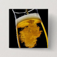 Bière coulée dans le verre, studio tourné