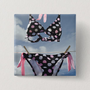 Badge Carré 5 Cm Bikini accrochant sur une corde à linge