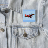 Badge Carré 5 Cm Biplan rouge (En situation)
