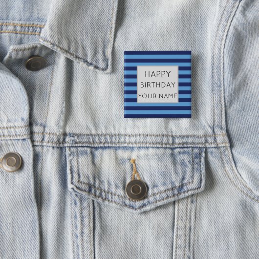 Badge Carré 5 Cm Bleu Et Bleu Clair Défilé Joyeux Anniversaire (En situation)