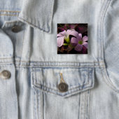 Badge Carré 5 Cm Blossoms Oxalis violets (En situation)
