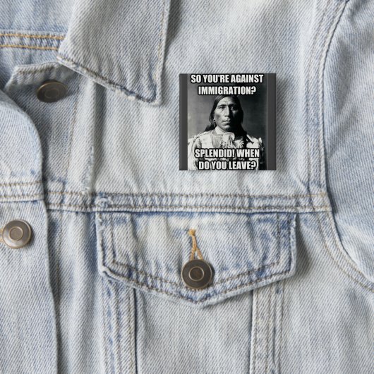 Badge Carré 5 Cm Bouton, Amérindien sur l'immigration (En situation)