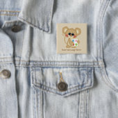 Badge Carré 5 Cm Bouton couture mignon ajouter un nom ou un message (En situation)