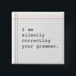 Badge Carré 5 Cm Bouton de correction de grammaire, papier carnet p<br><div class="desc">Bouton personnalisé amusant sur papier carnet. Je corrige silencieusement votre grammaire. Un grand cadeau pour l'enseignant ou cette grammaire spéciale nerd dans votre vie.</div>