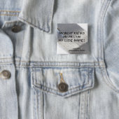 Badge Carré 5 Cm Bouton de noms de code (En situation)