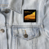 Badge Carré 5 Cm Bouton DÉFIS (En situation)