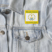 Badge Carré 5 Cm Bouton Drapeau de l'île Rhode (En situation)