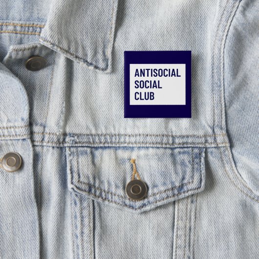 Badge Carré 5 Cm Bouton du club social antisocial (En situation)