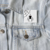 Badge Carré 5 Cm Bouton effrayant d'araignée (En situation)