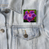 Badge Carré 5 Cm Bouton Fleur Hibiscus (En situation)