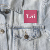 Badge Carré 5 Cm Bouton Lori (En situation)