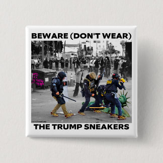 BADGE CARRÉ 5 CM BOUTON "MÉFIEZ-VOUS (NE PORTEZ PAS) LES TRUMP SNEA