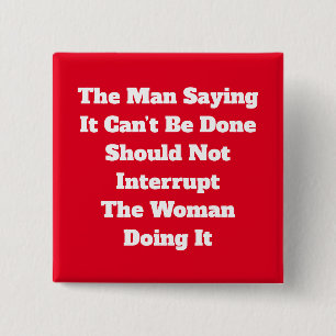 Badge Carré 5 Cm Bouton Ne pas interrompre la femme