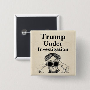 Badge Carré 5 Cm Bouton Trump sous enquête