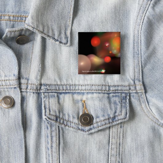 BADGE CARRÉ 5 CM BULLES QUANTUMES (En situation)