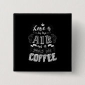 Badge Carré 5 Cm Ça sent le café (Devant)